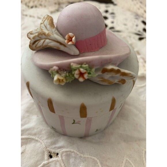 Vintage Enesco Trinket Box Porcelain  Hat Box With Flower, Feathers Gold Accents - Picture 11 of 12